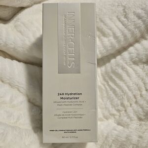 24H Hydration Moisturizer Infused with Hyaluronic Acid + Multi-Peptide Complex